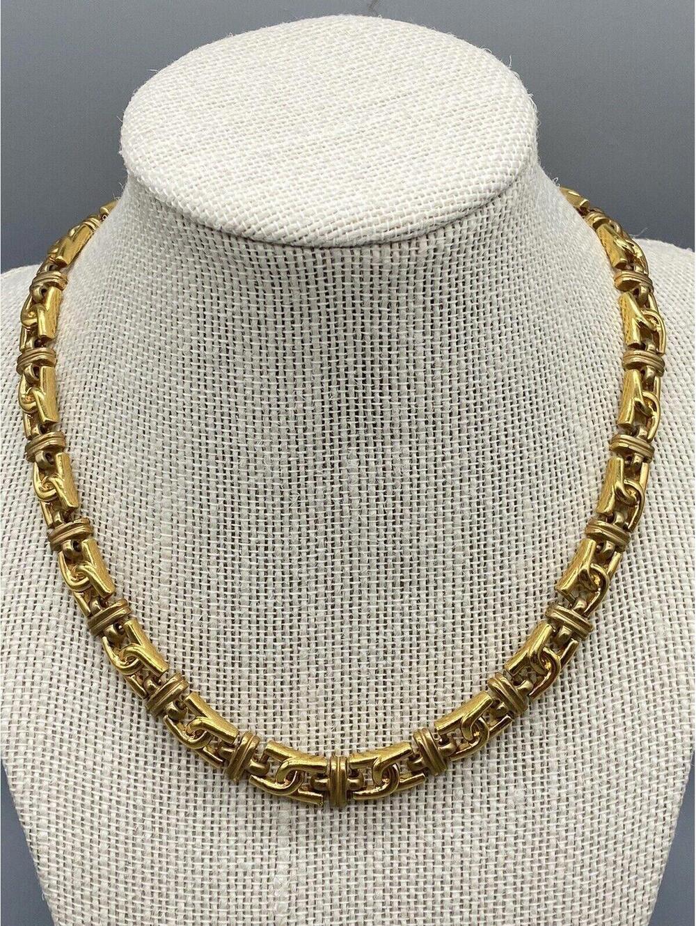 DD Logo Choker Gold Tone Fashionable Jewelry